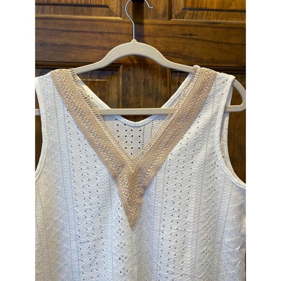 Womens Tank Top Size Large White V Neck with Crochet Border Lightweight New - Picture 5 of 12